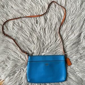 COACH F38122 East/West Blue Multi Pebbled Leather Zipper Top Crossbody Bag OS